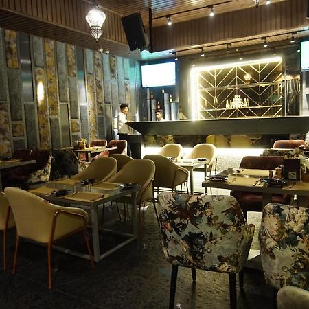 Hotel Red Orchid Kanpur Zewnętrze zdjęcie