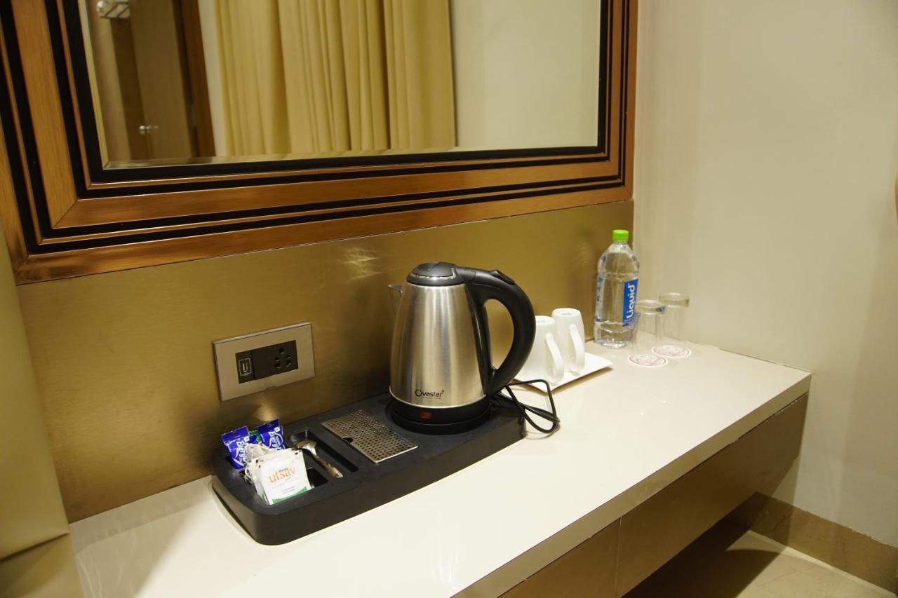 Hotel Red Orchid Kanpur Zewnętrze zdjęcie