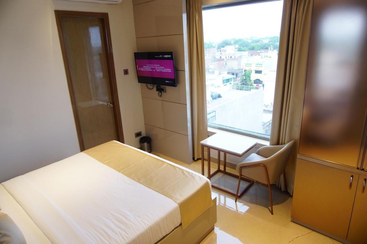 Hotel Red Orchid Kanpur Zewnętrze zdjęcie