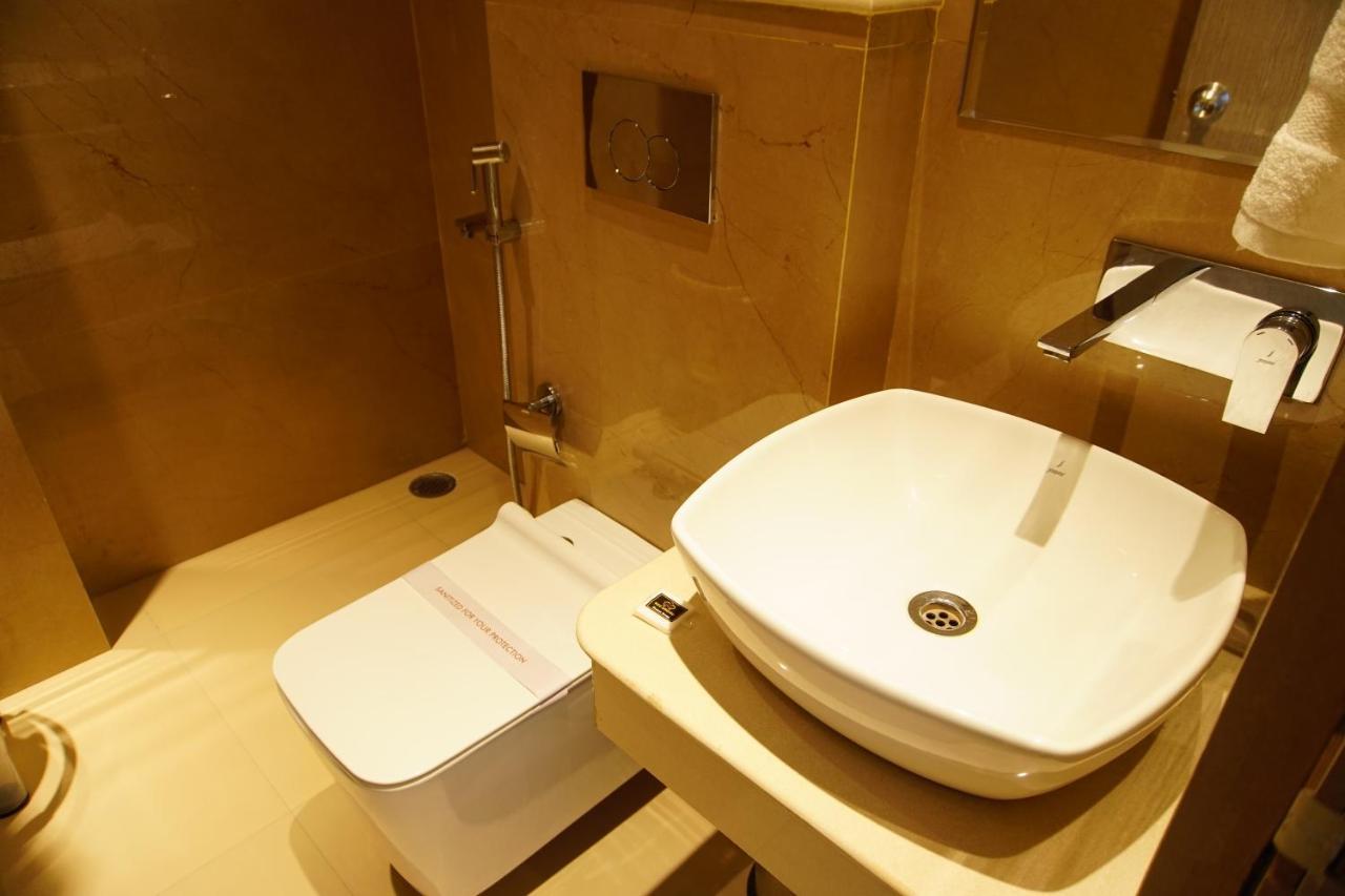 Hotel Red Orchid Kanpur Zewnętrze zdjęcie