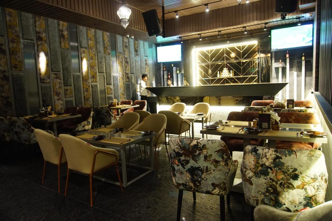 Hotel Red Orchid Kanpur Zewnętrze zdjęcie