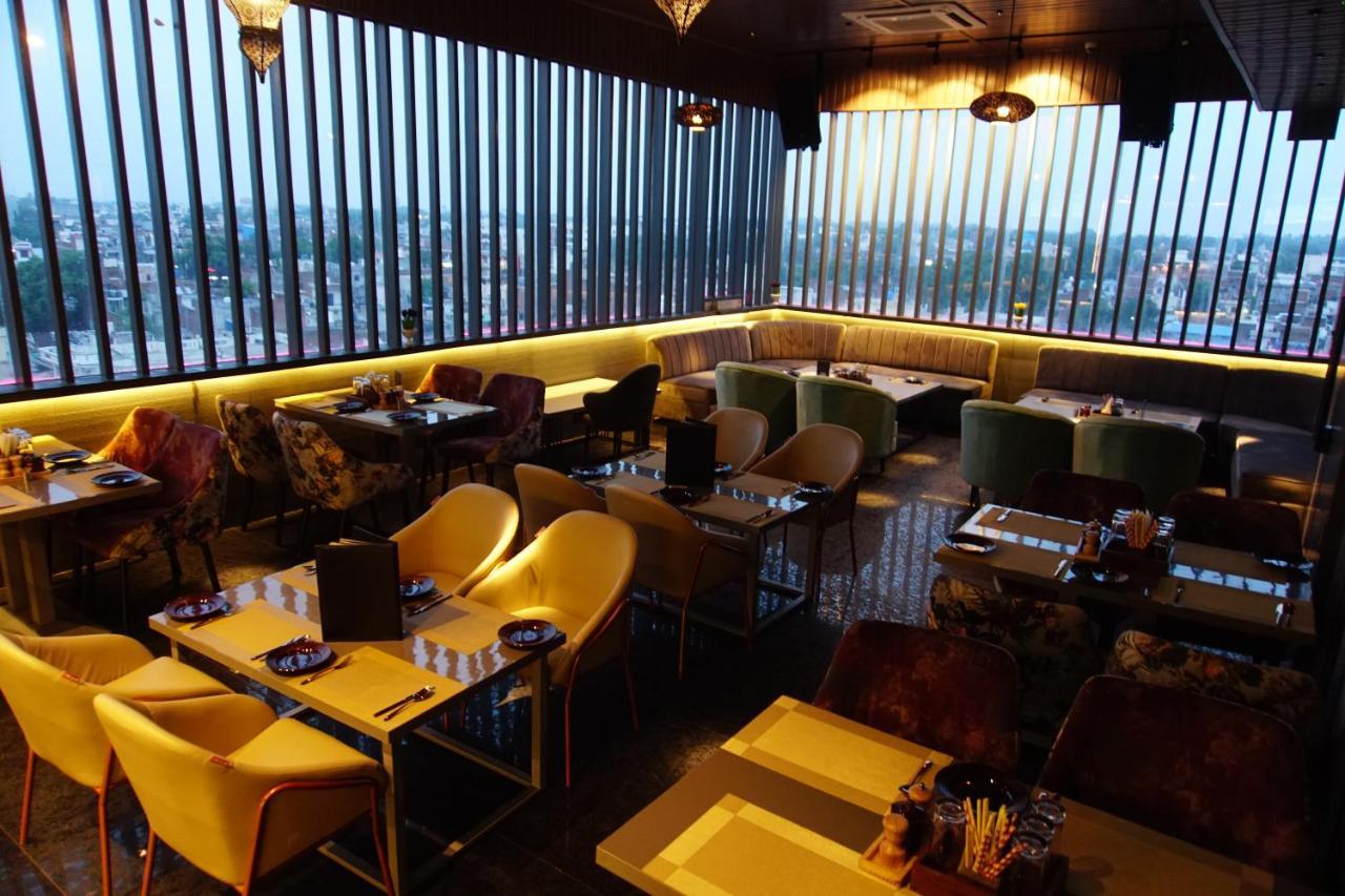 Hotel Red Orchid Kanpur Zewnętrze zdjęcie