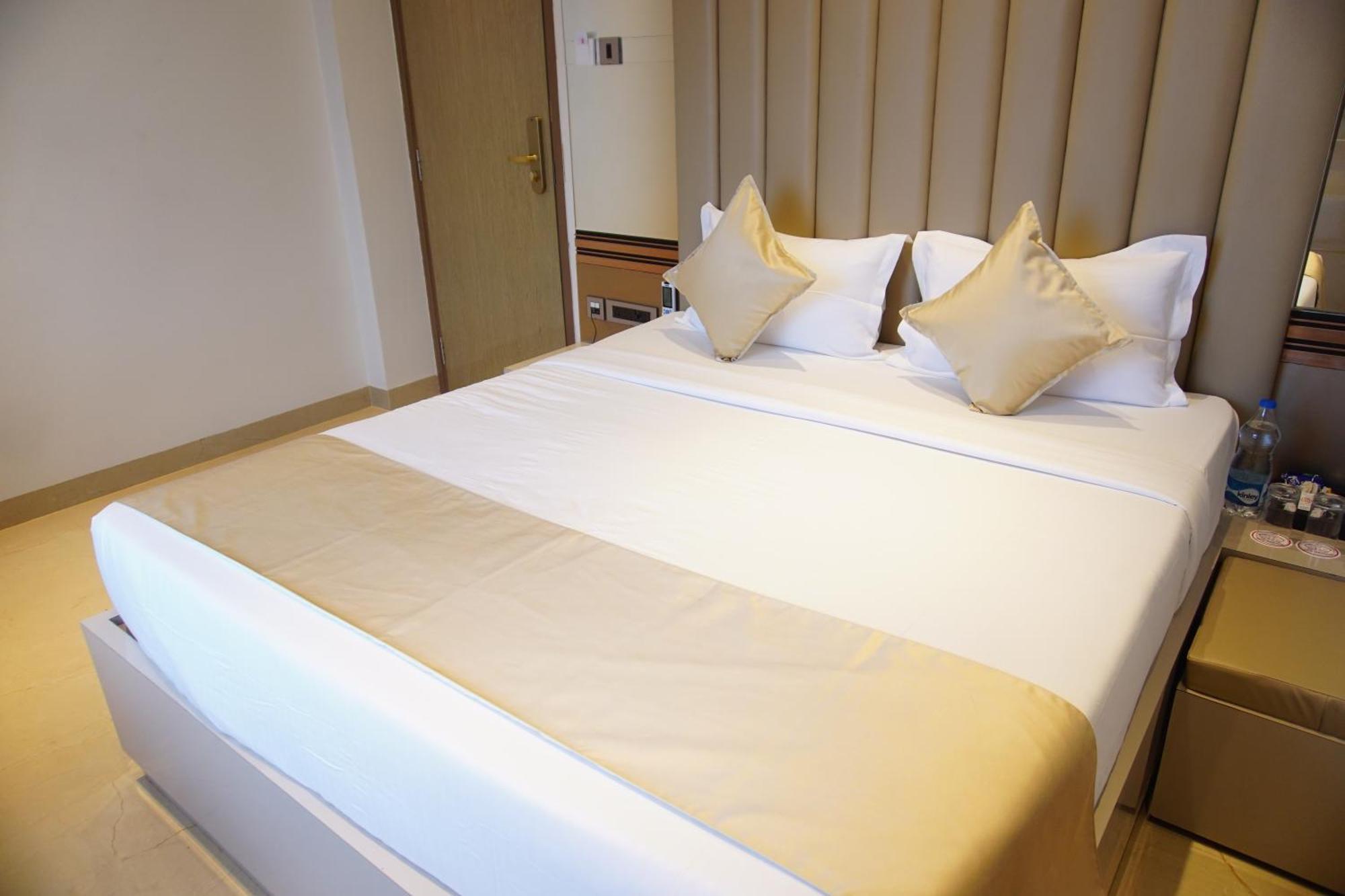 Hotel Red Orchid Kanpur Zewnętrze zdjęcie